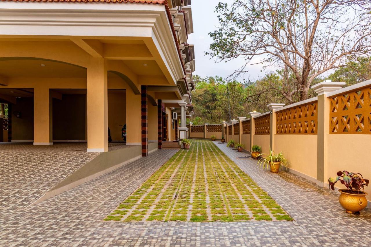 Jm Vista Suites Mapusa Exterior photo